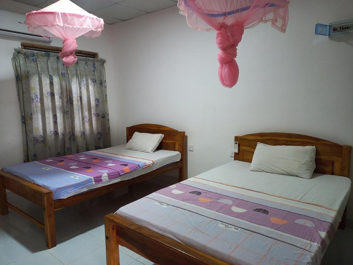 Hotel Sea Shadow Trincomalee Exterior photo