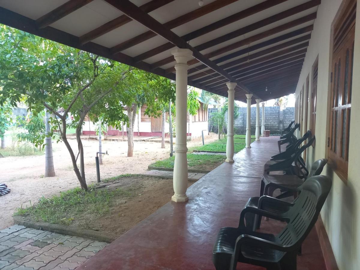 Hotel Sea Shadow Trincomalee Exterior photo