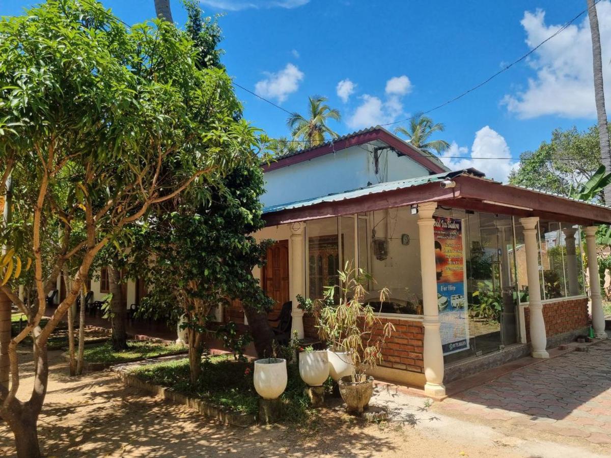 Hotel Sea Shadow Trincomalee Exterior photo