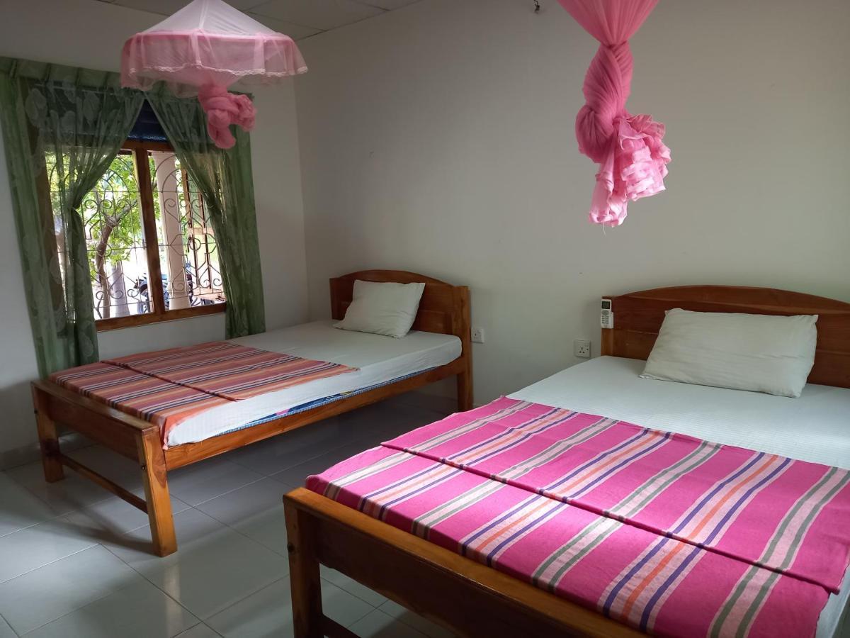 Hotel Sea Shadow Trincomalee Exterior photo