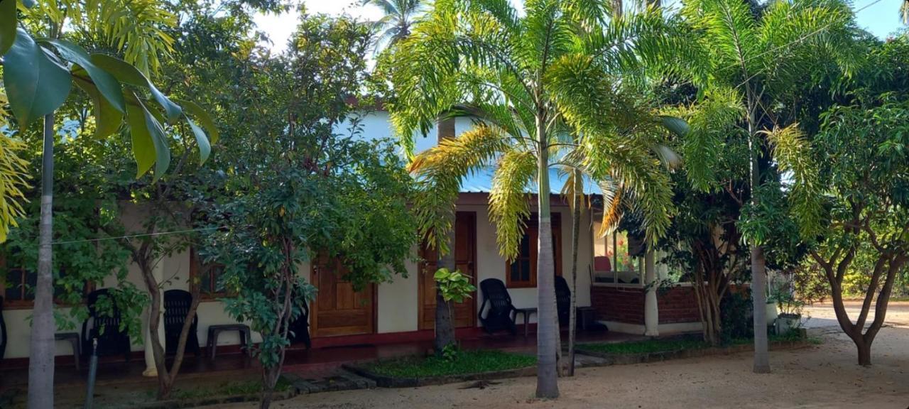 Hotel Sea Shadow Trincomalee Exterior photo