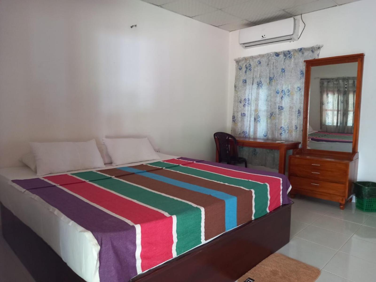 Hotel Sea Shadow Trincomalee Exterior photo