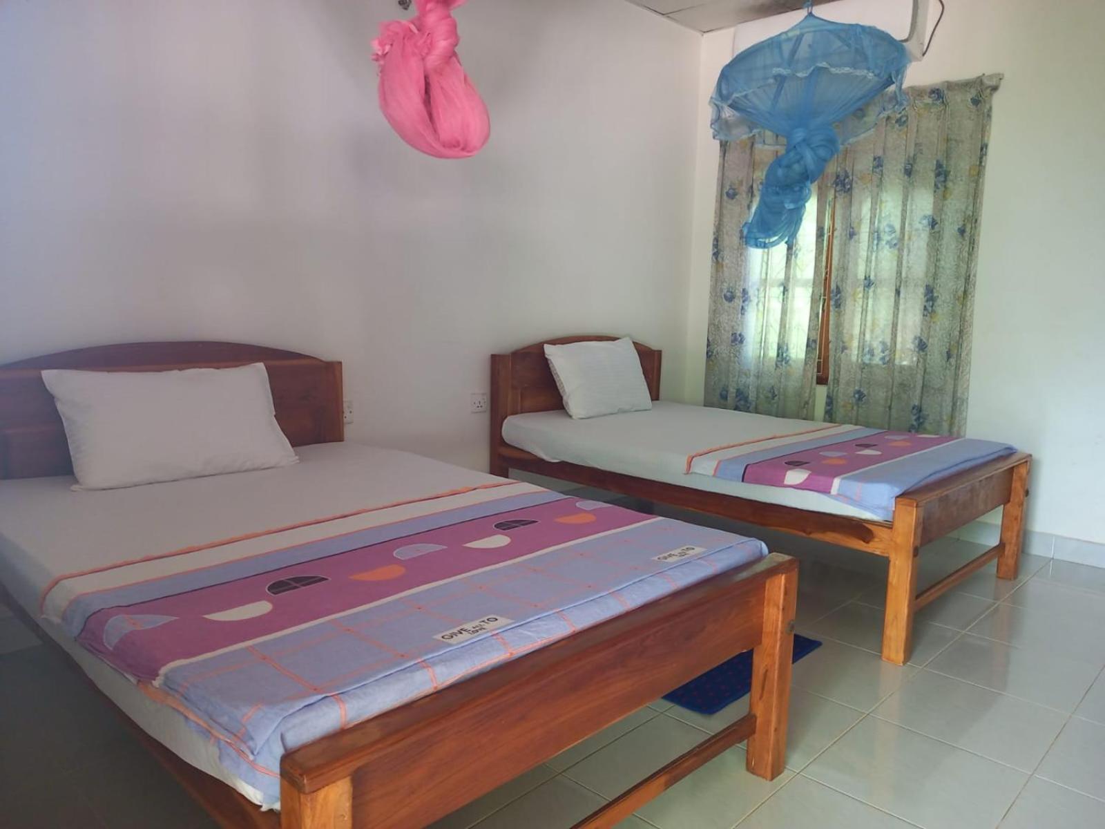 Hotel Sea Shadow Trincomalee Exterior photo