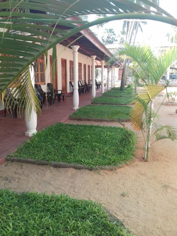 Hotel Sea Shadow Trincomalee Exterior photo