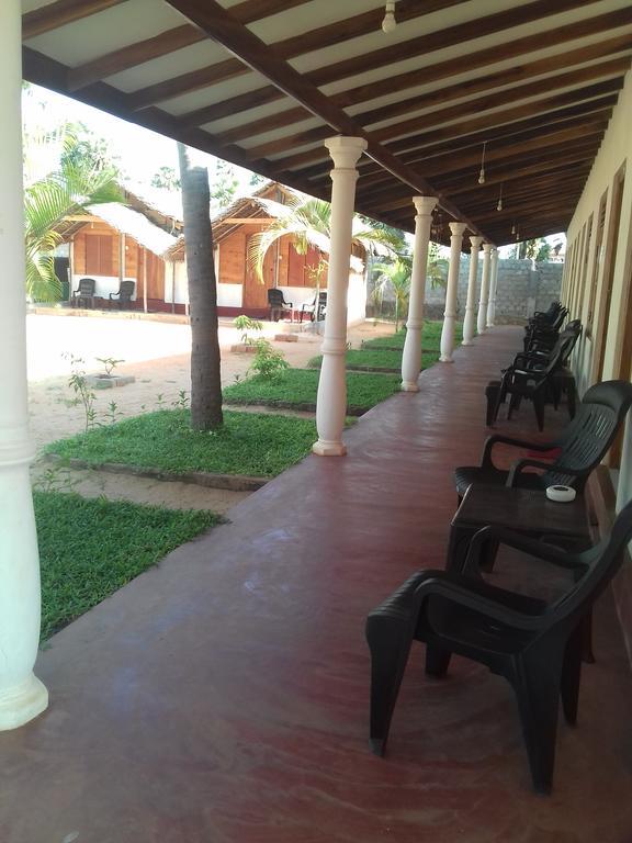 Hotel Sea Shadow Trincomalee Exterior photo